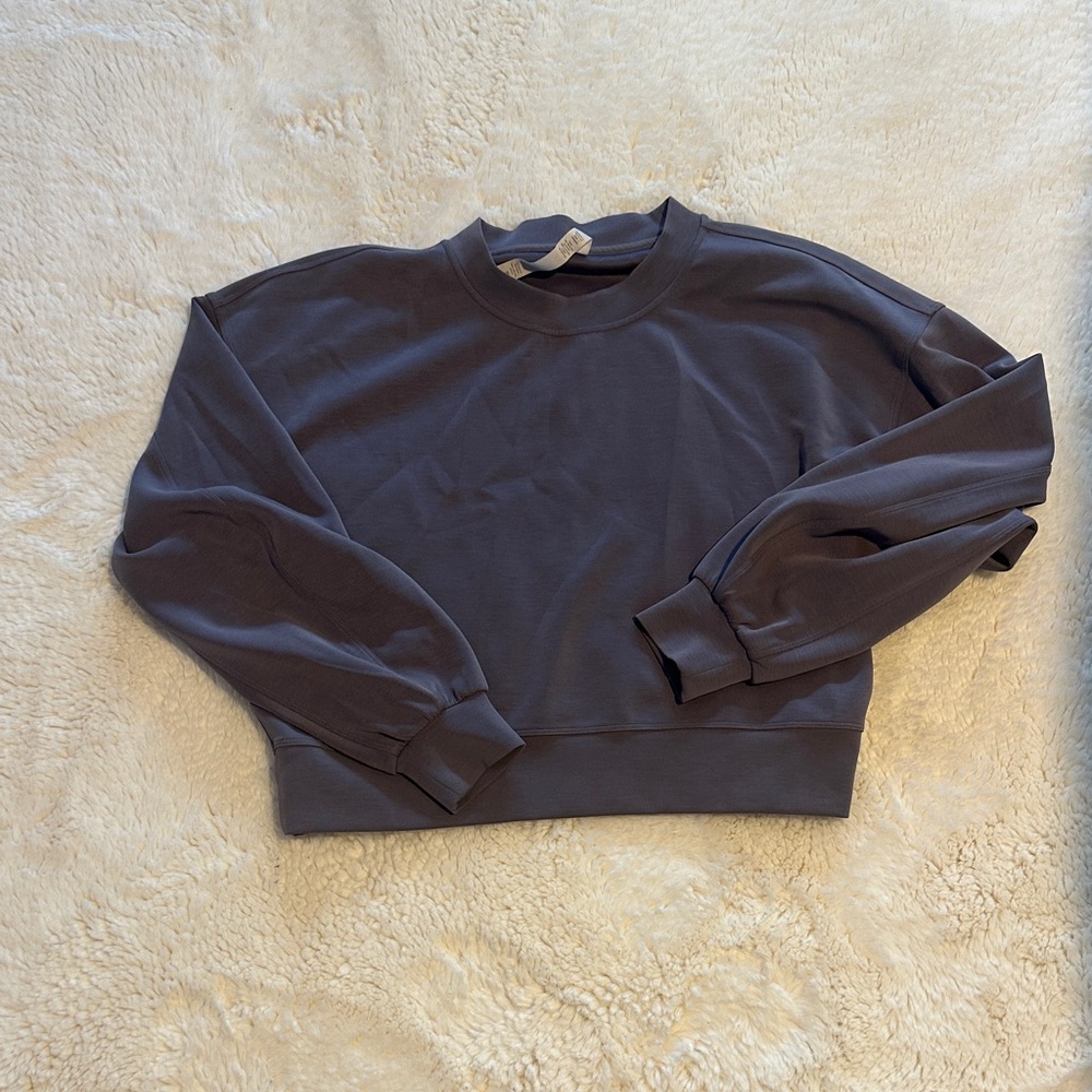 Lululemon Perfectly Oversized Cropped Crew *Softstreme™
Dusky Lavender